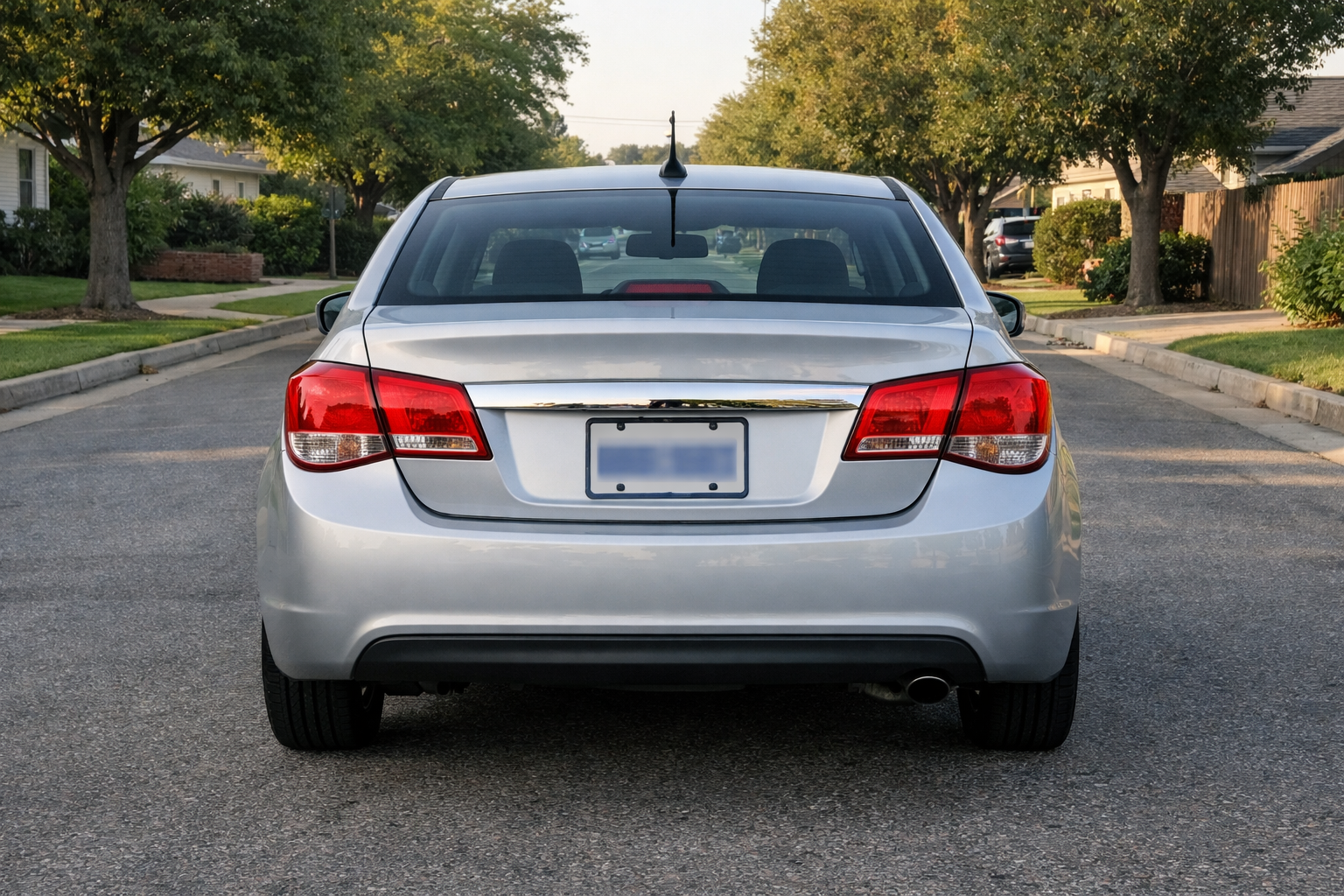 Ejemplo de foto trasera: luces y cajuela completamente visibles